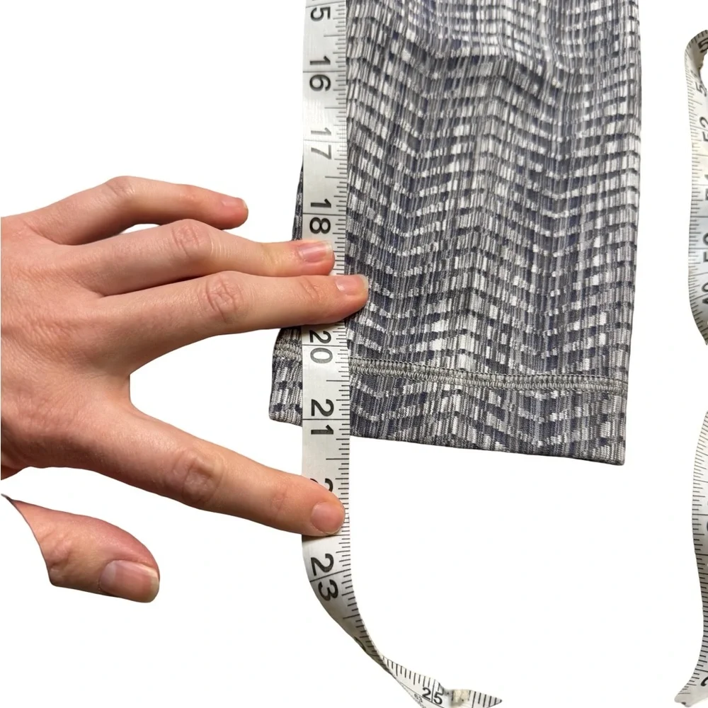 🩶 Lululemon Wunder Under HR‎ Crop Luon Arrow Jacquard Size 2 🩶